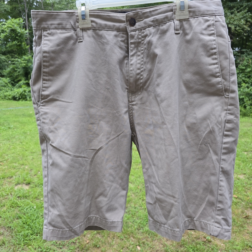 VINTAGE Volcom Tan Flat Front Relaxed Shorts